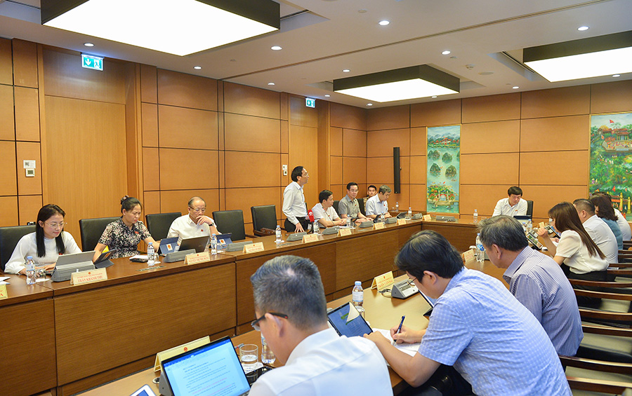 Thảo luận tổ 10: Rà soát quy định về Quỹ phát triển đất và Tổ chức phát triển quỹ đất