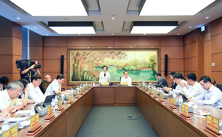 Thảo luận ở tổ 1: Cần có cơ chế kiểm soát chặt chẽ việc lợi dụng nhận quyền sử dụng đất trồng lúa để đầu cơ đất nông nghiệp