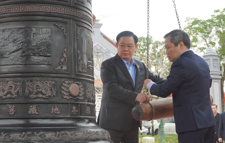 Ngư dân vươn khơi bám biển góp phần bảo vệ chủ quyền biển, đảo