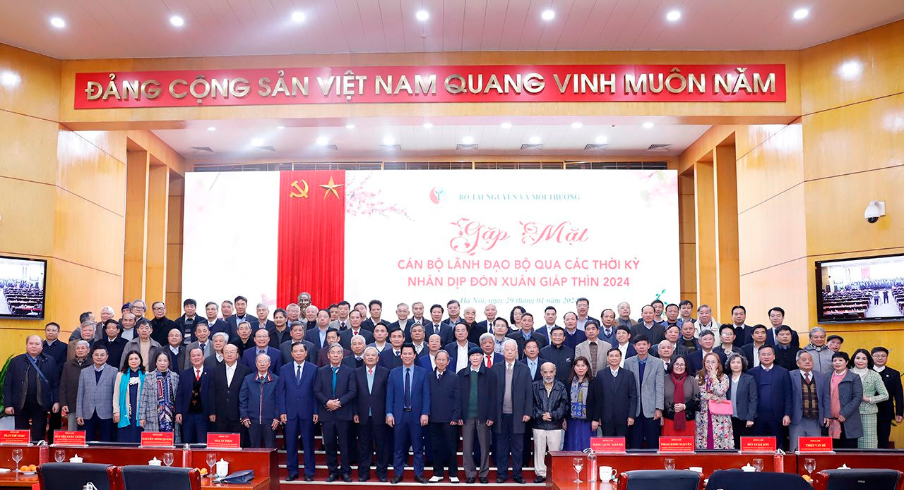 Bộ Tài nguyên và Môi trường gặp mặt cán bộ lãnh đạo qua các thời kỳ nhân dịp đón Xuân Giáp Thìn 2024