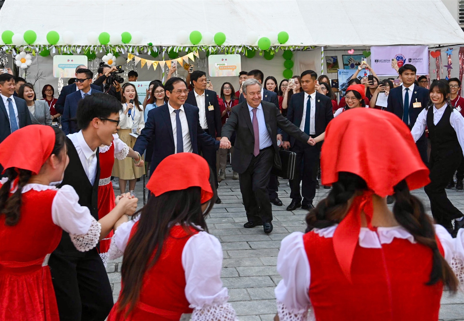 Sự gần gũi và tình cảm của Tổng Thư ký Liên Hợp Quốc với Việt Nam