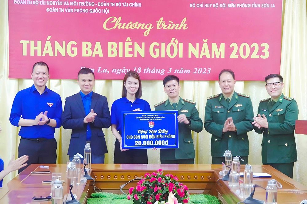 Đoàn Thanh niên Bộ TN&MT hưởng ứng Chương trình Tháng 3 biên giới tại Sơn La