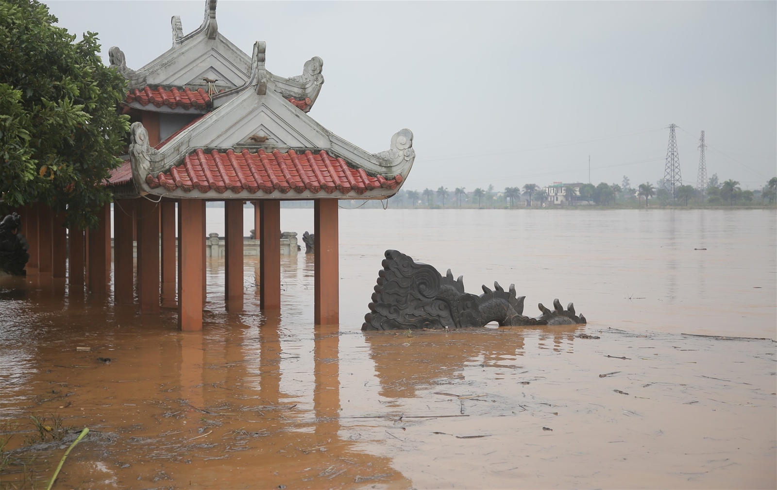 Cuộc sống của người dân vùng rốn lũ Quảng Trị giữa mênh mông biển nước