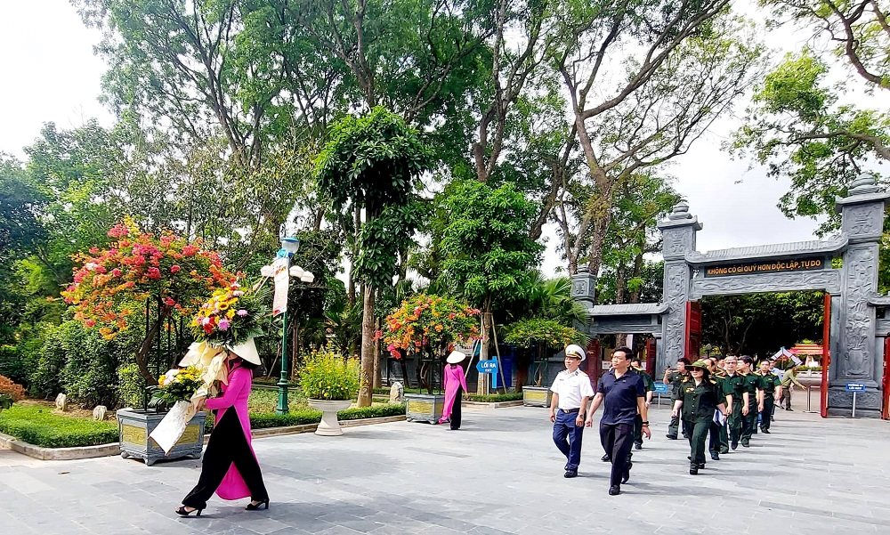 Hội cựu chiến binh Bộ TN&MT hành trình về nguồn tại Khu di tích lịch sử Kim Liên và Ngã ba Đồng Lộc