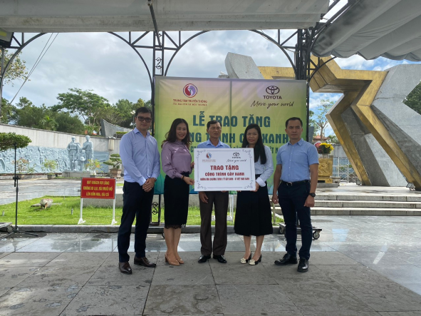 Trao tặng cây xanh tại Quảng Trị và Phú Yên