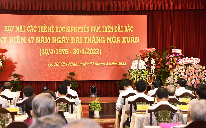 Chủ tịch nước Nguyễn Xuân Phúc dự họp mặt các thế hệ học sinh miền nam trên đất bắc