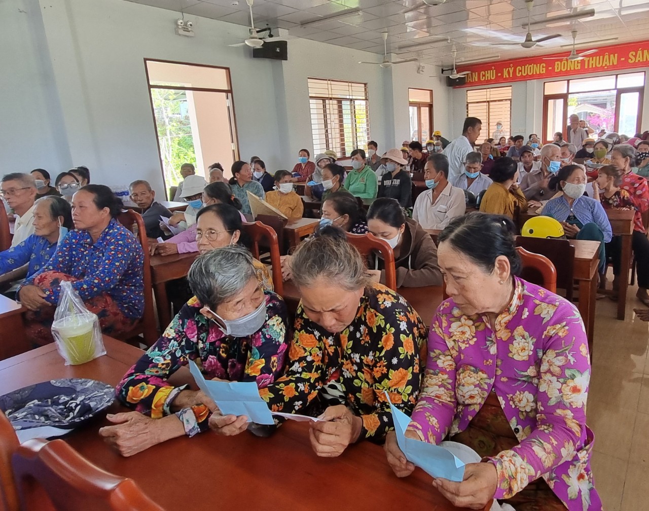Bến Tre: Chung tay hỗ trợ bà con vùng hạn, mặn tại huyện Bình Đại