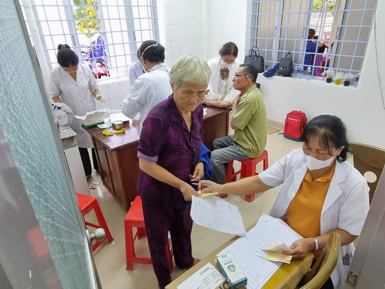 Kiên Giang: Khám sức khoẻ và trao tặng quà cho bà con xã vùng sâu vùng xa nhân Kỷ niệm ngày Thương binh Liệt sĩ