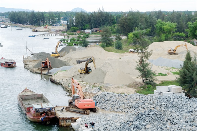 Xử lý nghiêm các doanh nghiệp khai thác khoáng sản vi phạm luật