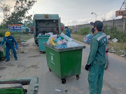 Quảng Ngãi: Ra quân thu gom, xử lý hơn 6 tấn rác ở bờ biển