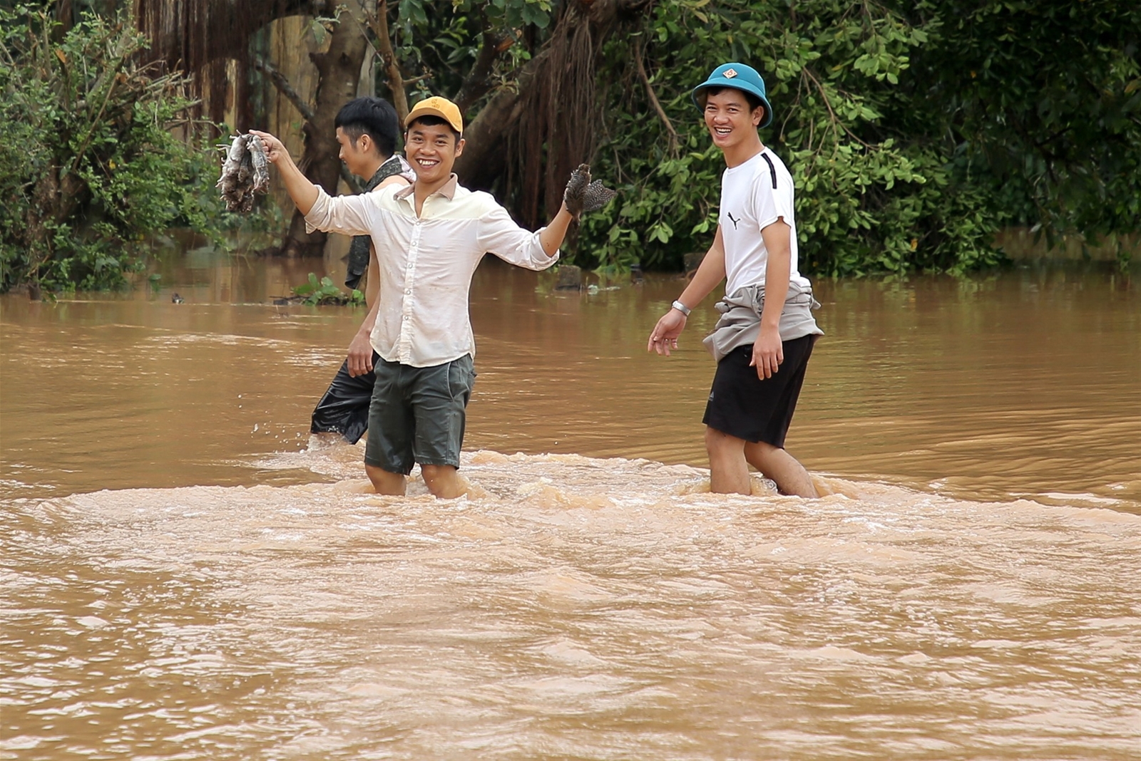 Cuộc sống của người dân vùng rốn lũ Quảng Trị giữa mênh mông biển nước