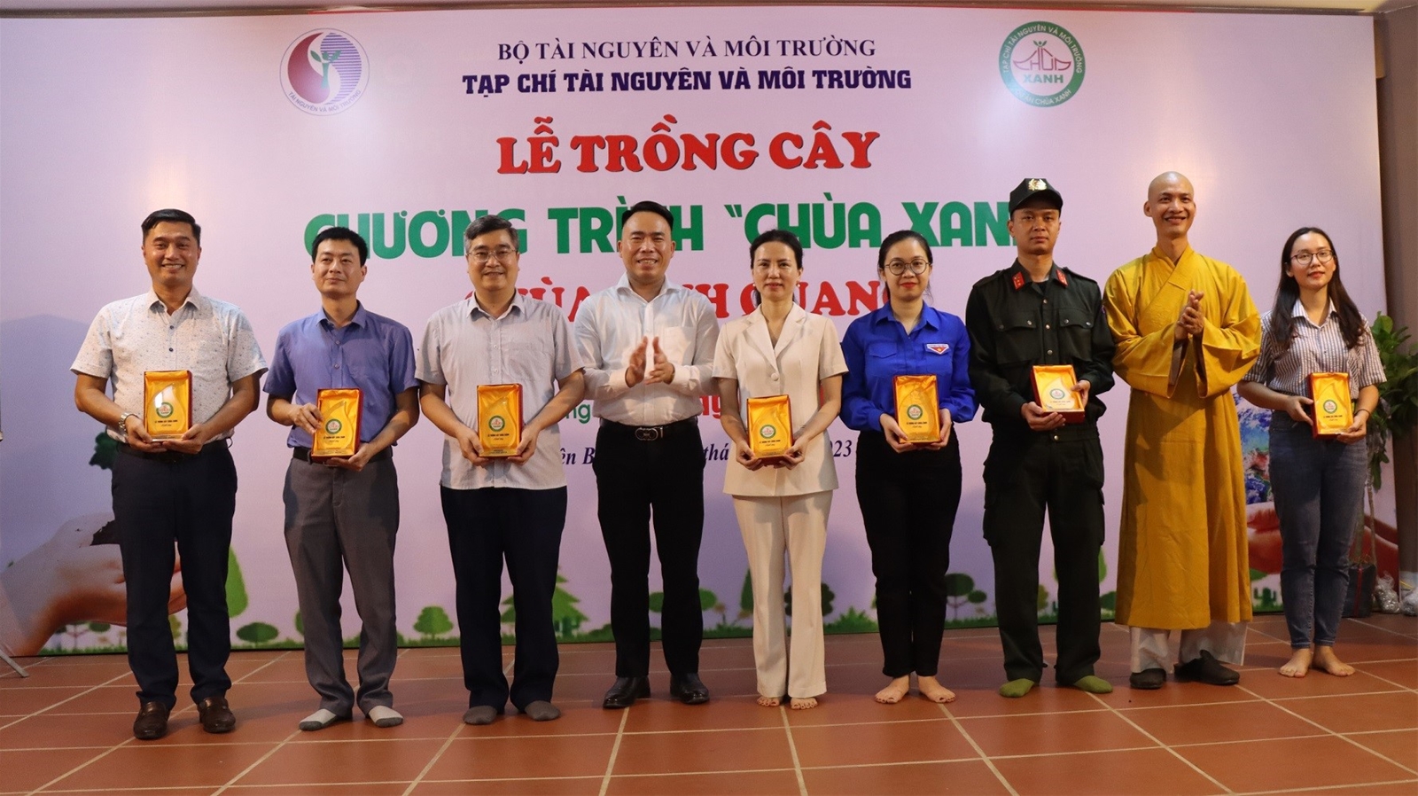 Tạp chí Tài nguyên và Môi trường trồng cây tại chùa Linh Quang (Điện Biên)