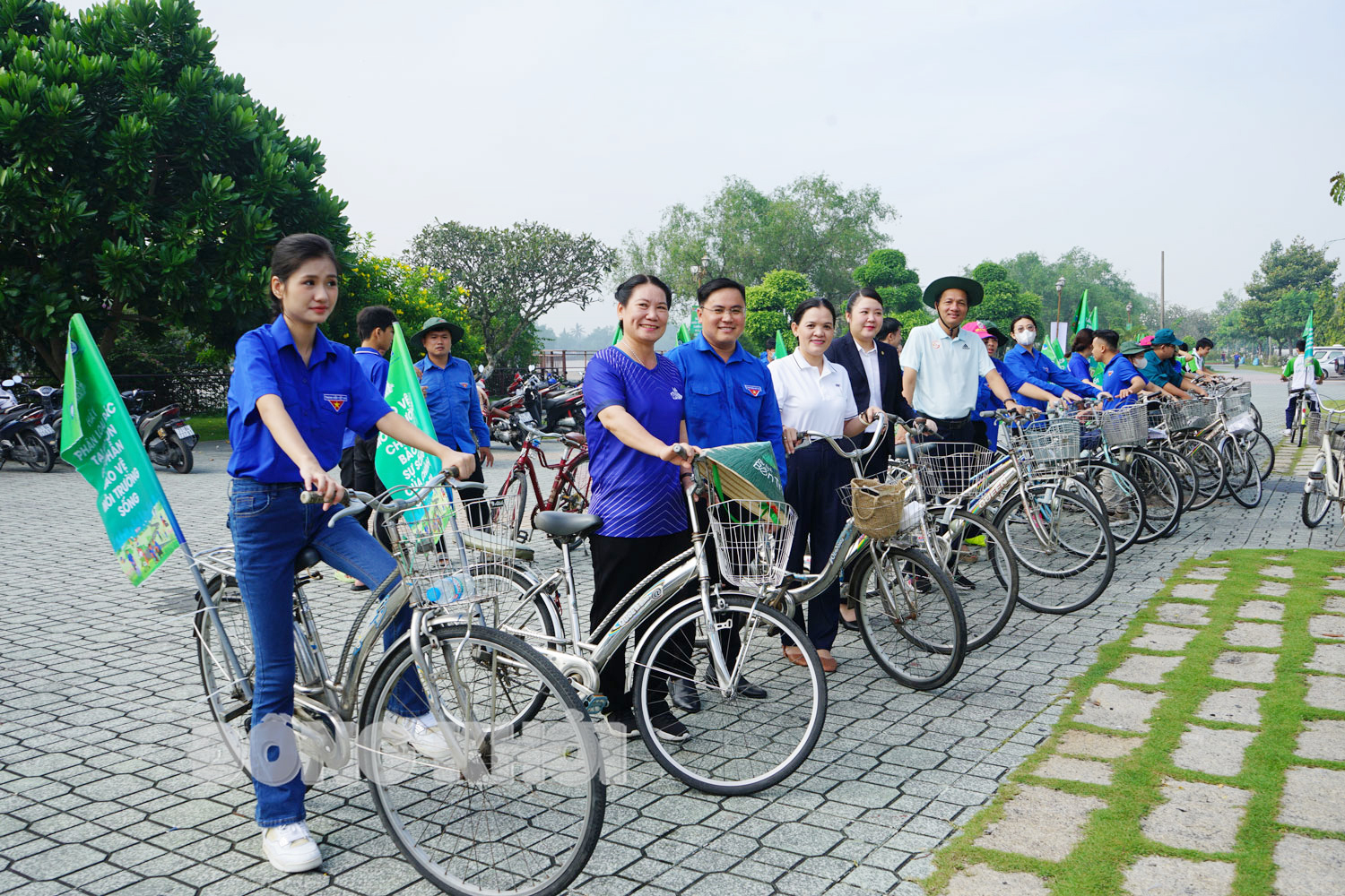 Hoạt động vì môi trường hưởng ứng Giải Bepharco Bến Tre Marathon 2023