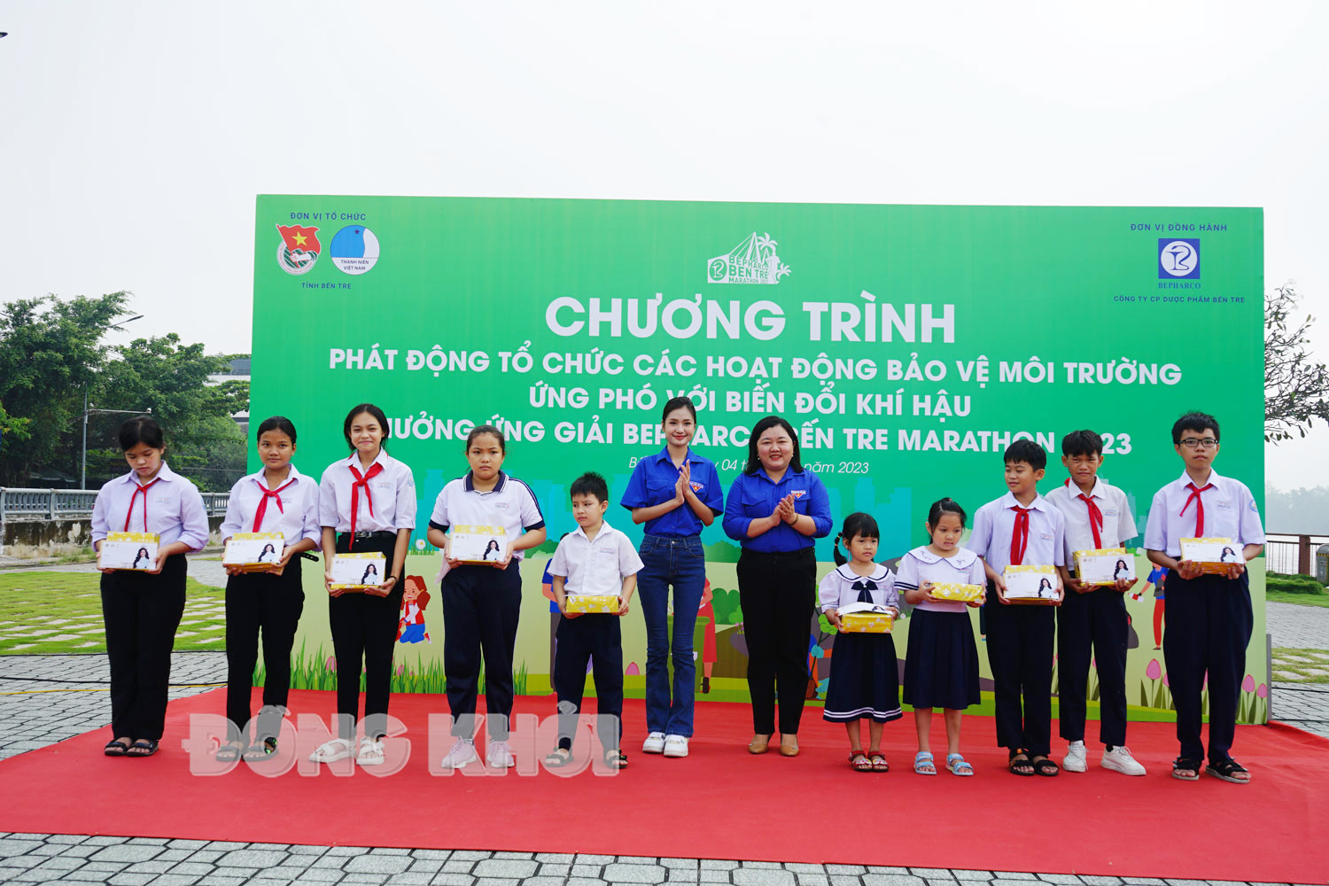 Hoạt động vì môi trường hưởng ứng Giải Bepharco Bến Tre Marathon 2023