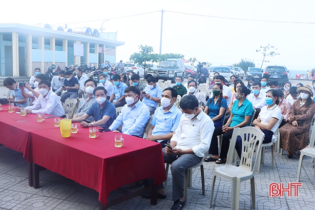 Nông dân Cẩm Xuyên (Hà Tĩnh) hưởng ứng phong trào hạn chế rác thải nhựa
