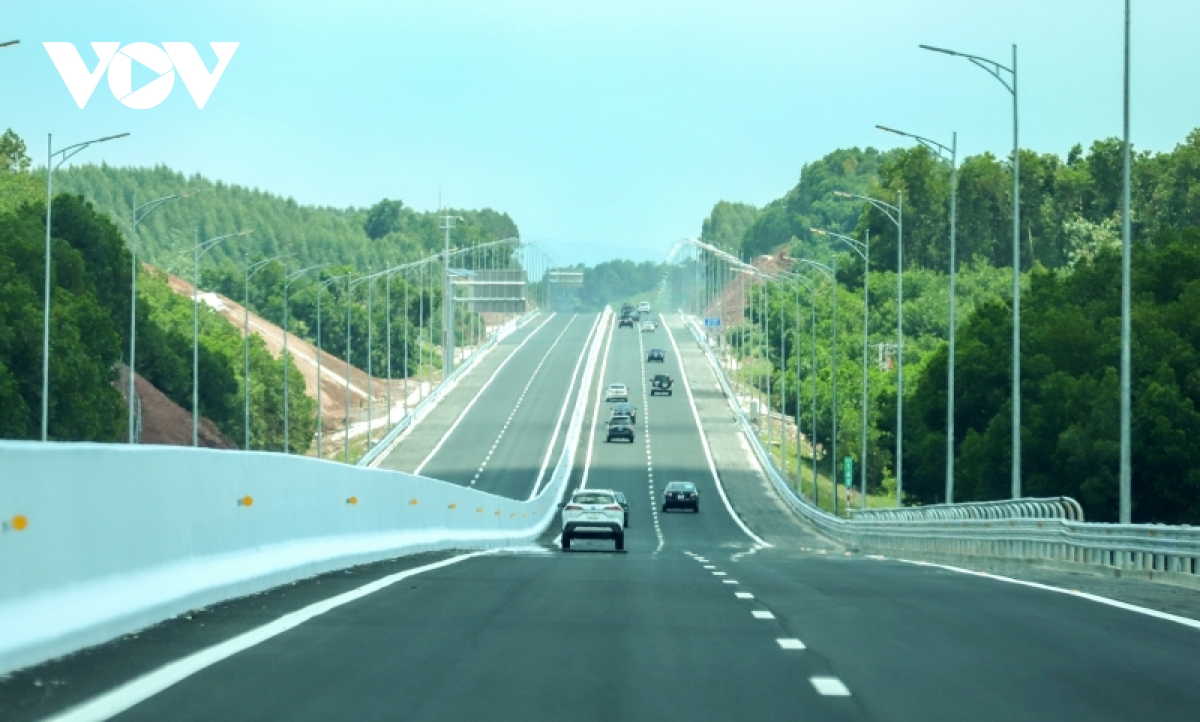 Toàn cảnh Quảng Ninh khánh thành cao tốc Vân Đồn - Móng Cái