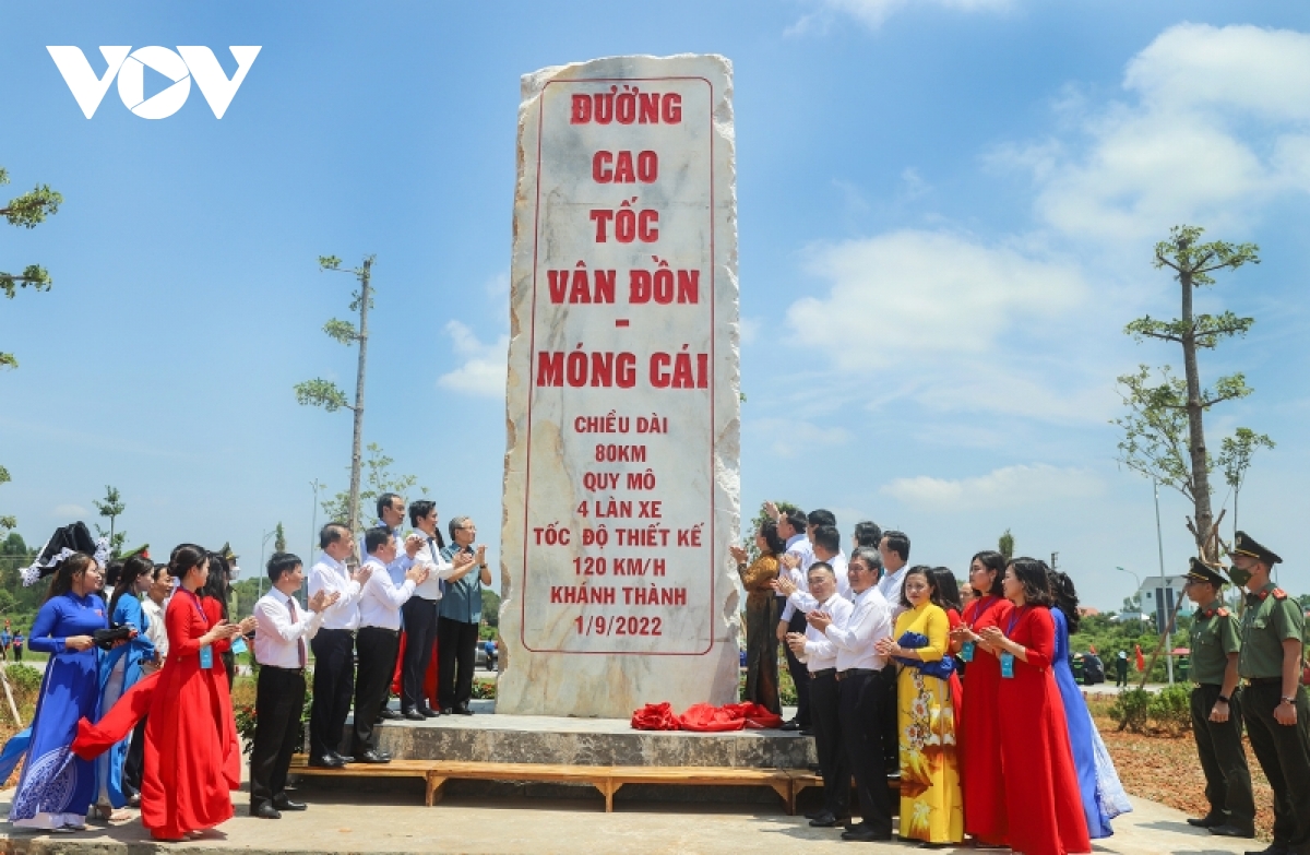 Toàn cảnh Quảng Ninh khánh thành cao tốc Vân Đồn - Móng Cái