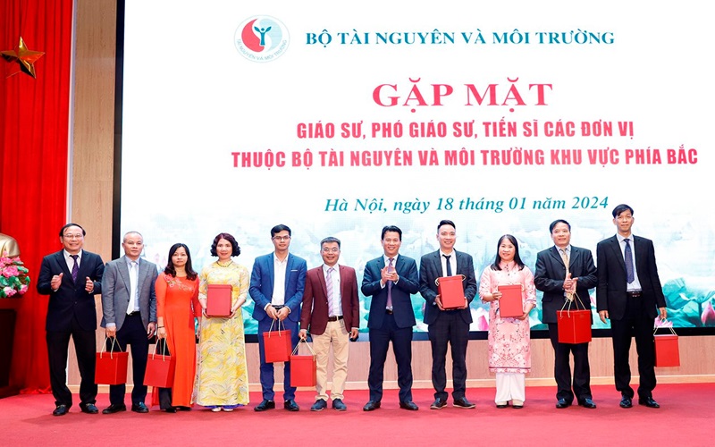 Gặp mặt Giáo sư, Phó Giáo sư, Tiến sĩ ngành Tài nguyên và Môi trường khu vực phía Bắc