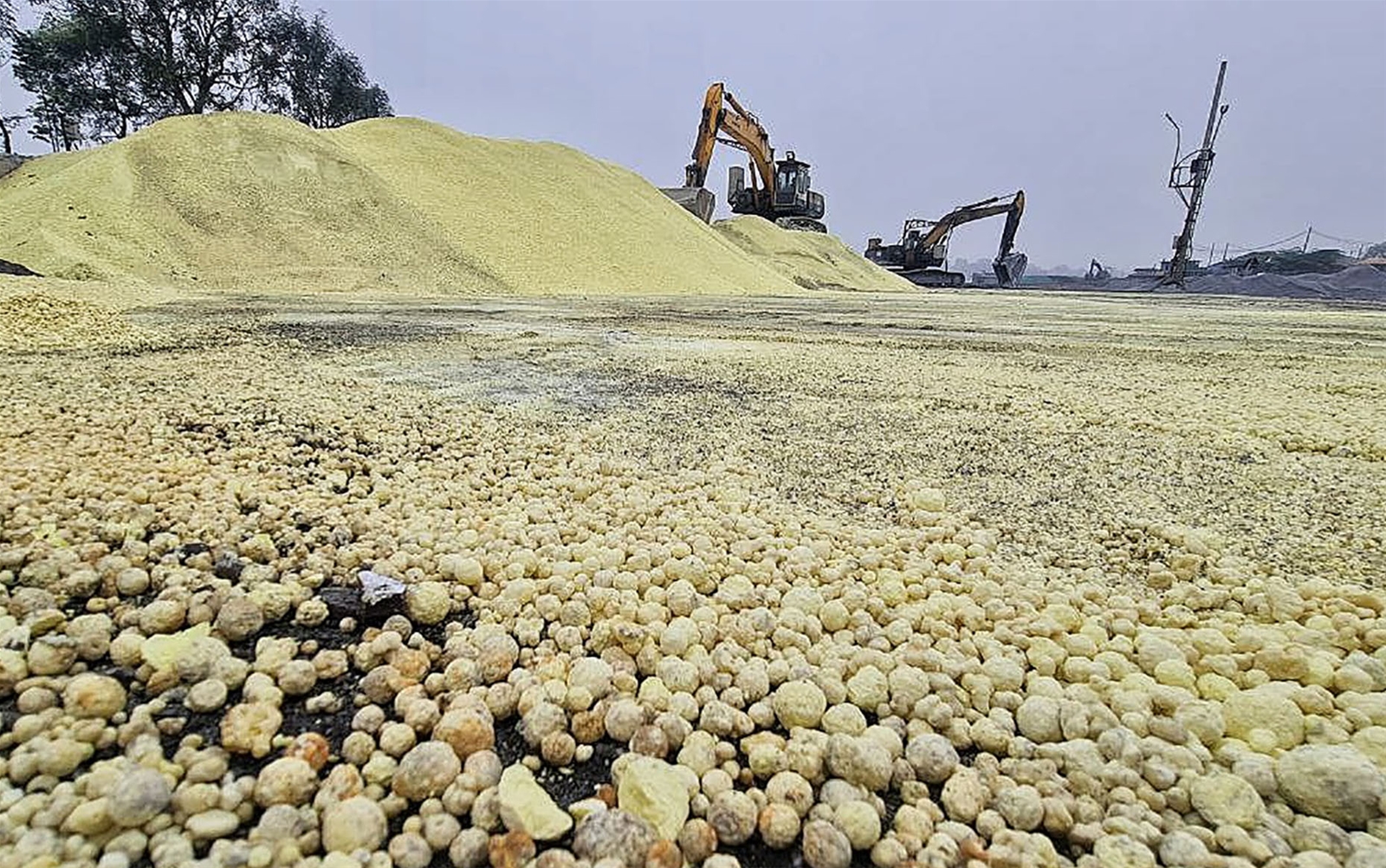 Lưu huỳnh lộ thiên và những nguy hại
