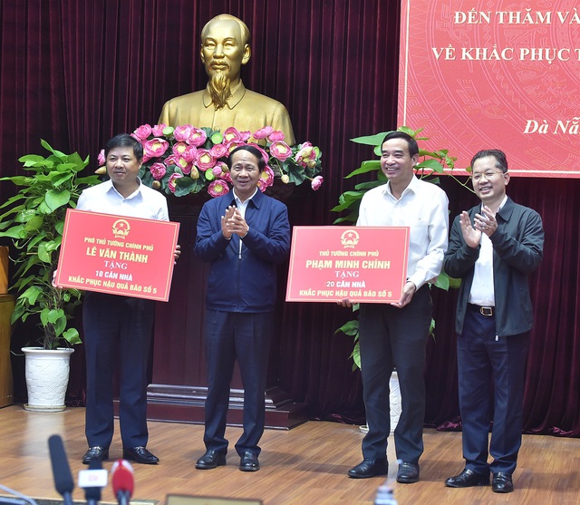 Chủ tịch nước kiểm tra công tác khắc phục thiệt hại do bão số 5 và mưa lũ lịch sử tại TP. Đà Nẵng