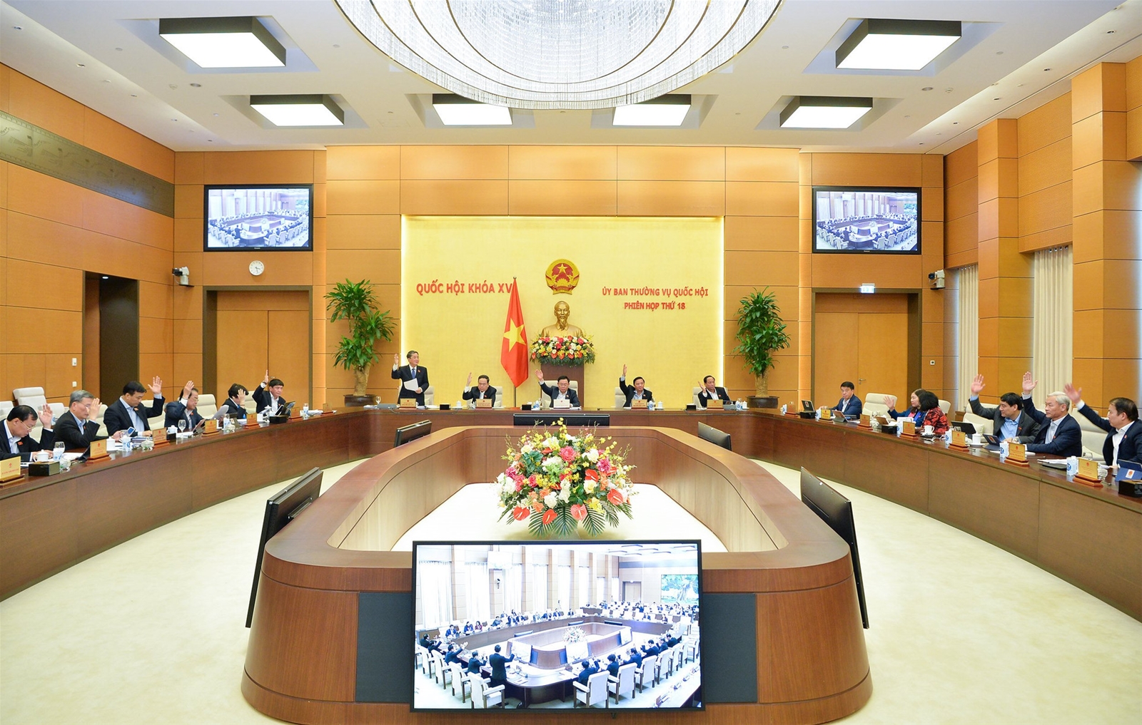 Ủy ban Thường vụ Quốc hội nhất trí tổ chức lấy ý kiến Nhân dân về dự án Luật Đất đai (sửa đổi) đến hết ngày 15/3/2023