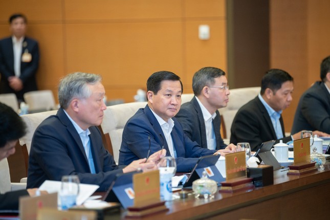 Xem xét, quyết định thành lập đơn vị hành chính cấp huyện, xã của 10 tỉnh