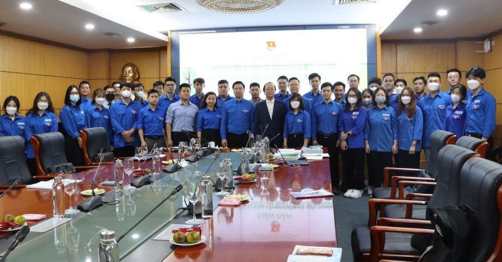 Thanh niên Bộ Tài nguyên và Môi trường hành động vì môi trường