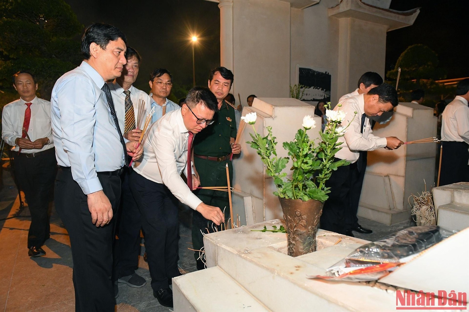 Lãnh đạo Đảng, Nhà nước dâng hương tri ân các Anh hùng, liệt sĩ tại Ngã ba Đồng Lộc