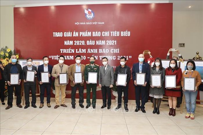 Trao giải Ấn phẩm báo chí tiêu biểu năm 2020, đầu năm 2021