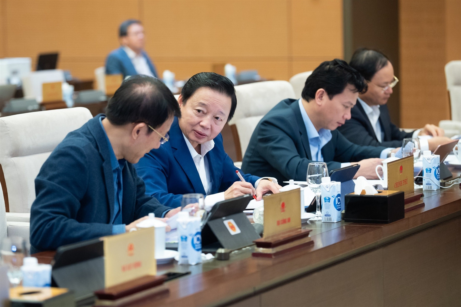 Ủy ban Thường vụ Quốc hội cho ý kiến về dự thảo Luật Đất đai (sửa đổi)