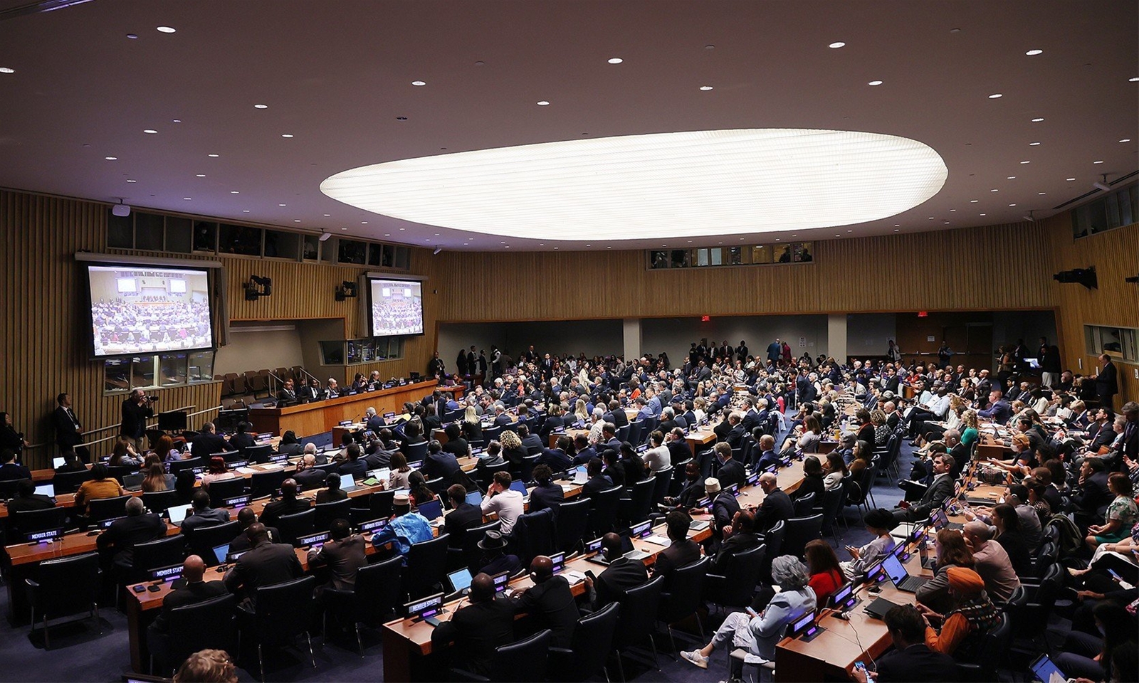 Thủ tướng: Biến đổi khí hậu tiếp tục là thách thức toàn cầu lớn nhất