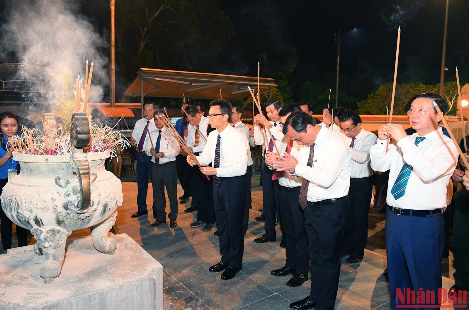 Lãnh đạo Đảng, Nhà nước dâng hương tri ân các Anh hùng, liệt sĩ tại Ngã ba Đồng Lộc