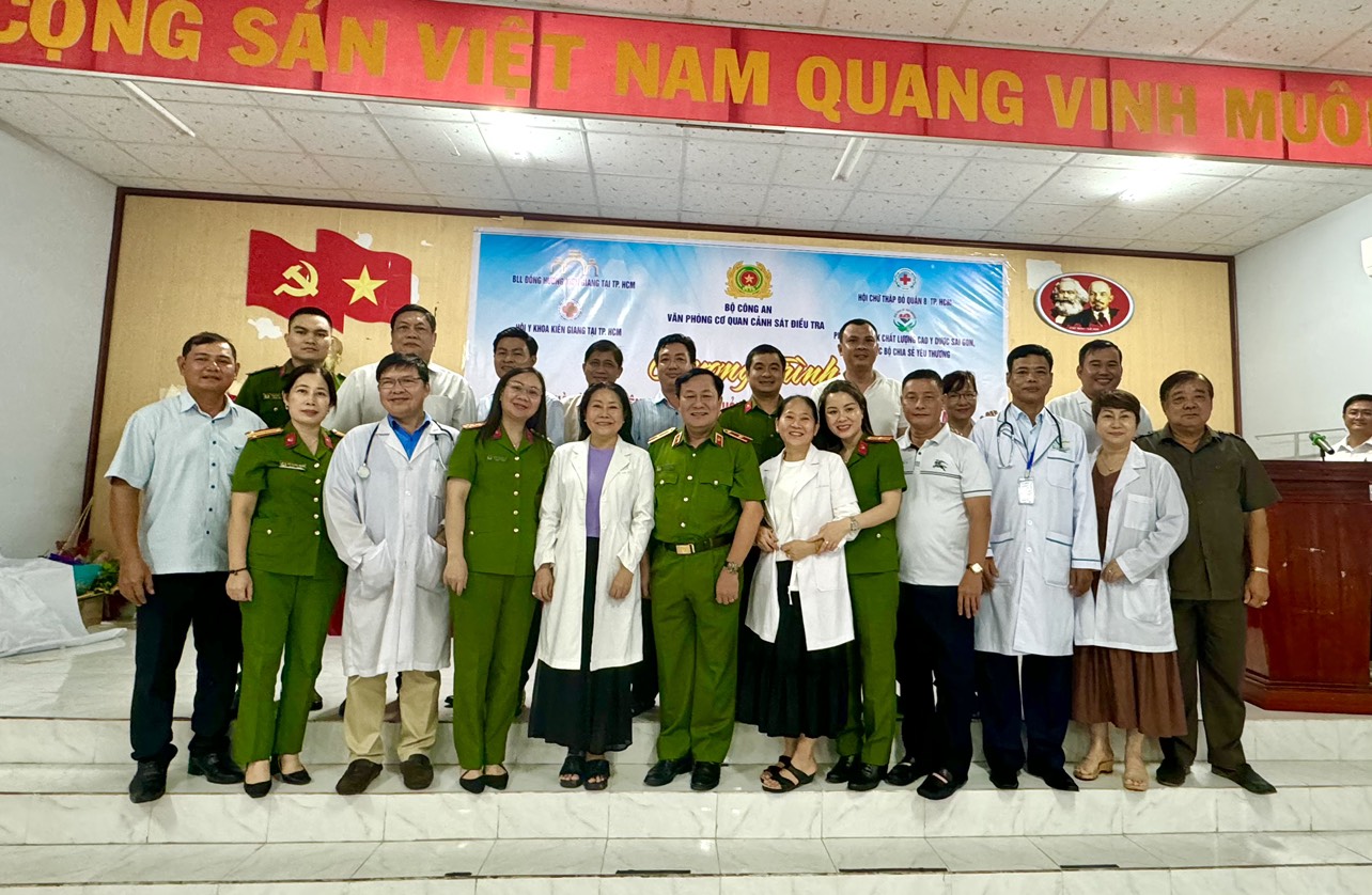 Kiên Giang: Khám sức khoẻ và trao tặng quà cho bà con xã vùng sâu vùng xa nhân Kỷ niệm ngày Thương binh Liệt sĩ