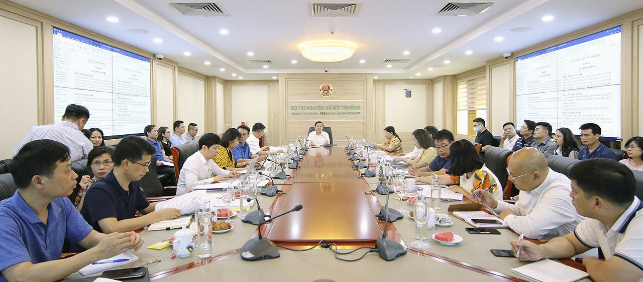 Bộ trưởng Bộ Tài nguyên và Môi trường Trần Hồng Hà trả lời trực tuyến về Dự thảo Luật Đất đai sửa đổi năm 2022