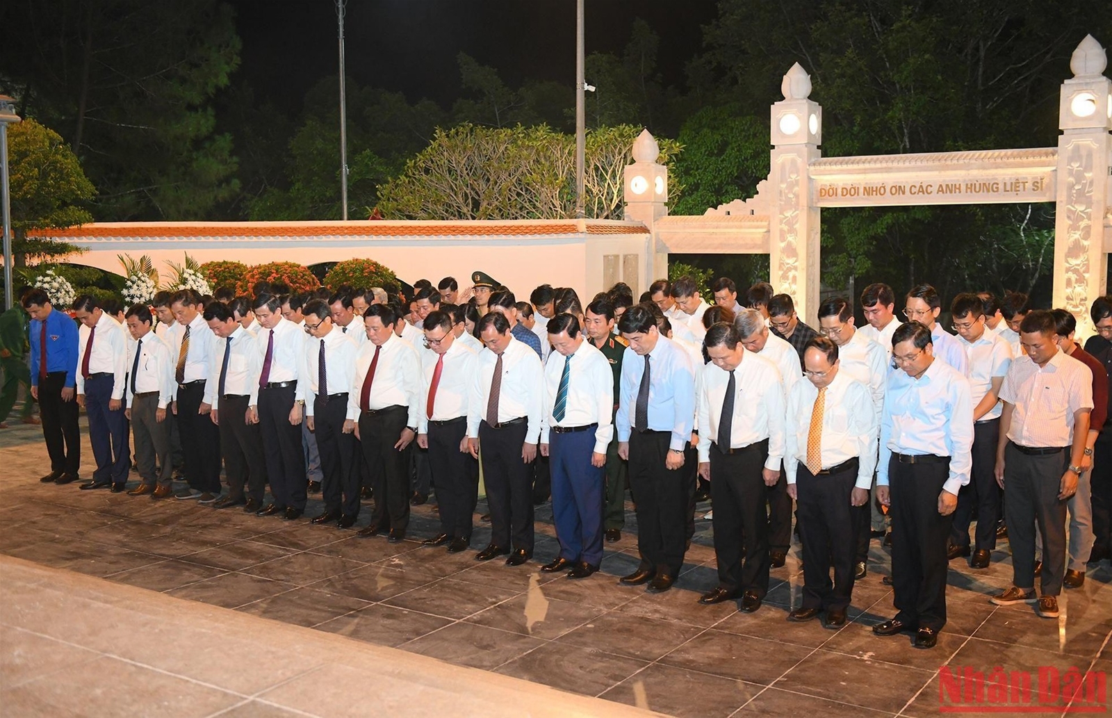 Lãnh đạo Đảng, Nhà nước dâng hương tri ân các Anh hùng, liệt sĩ tại Ngã ba Đồng Lộc