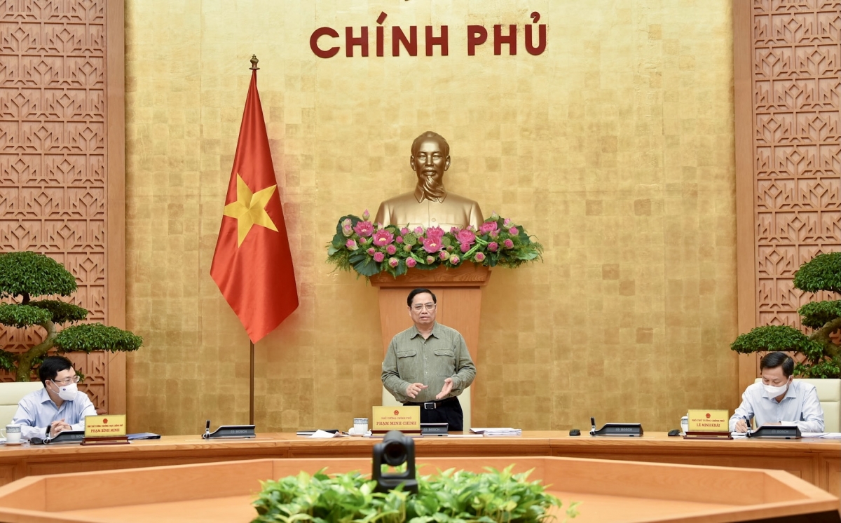 Hoàn thiện chiến lược phòng, chống Covid-19 đồng bộ với phục hồi, phát triển kinh tế