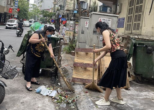 Ngày thứ 7 quét rác