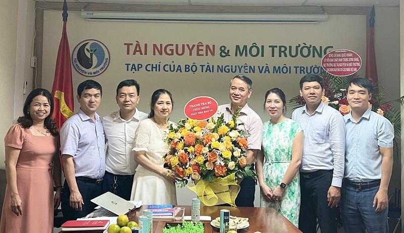 Nhiều đơn vị chúc mừng Tạp chí Tài nguyên và Môi trường nhân Ngày Báo chí cách mạng Việt Nam.