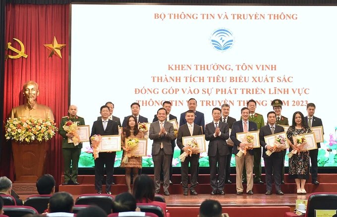 Phó Thủ tướng Trần Lưu Quang: Nâng cao chất lượng, năng lực cạnh tranh của báo chí