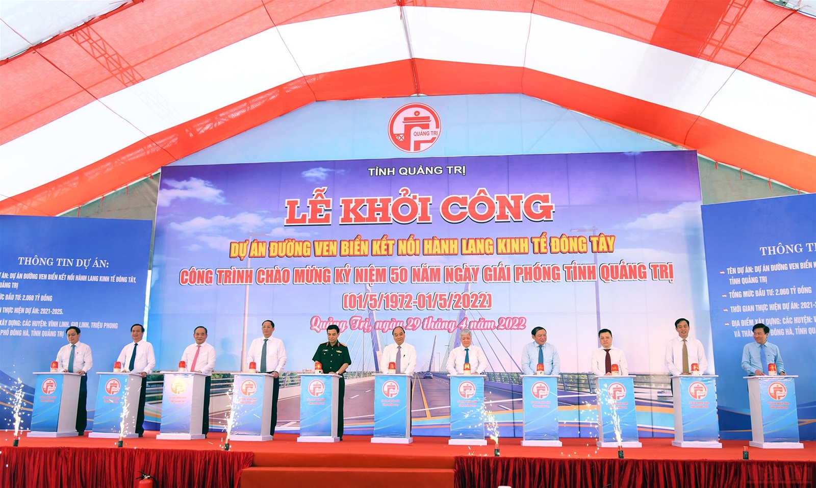 Chủ tịch nước Nguyễn Xuân Phúc dâng hương Thành cổ Quảng Trị và Khu lưu niệm Tổng Bí thư Lê Duẩn