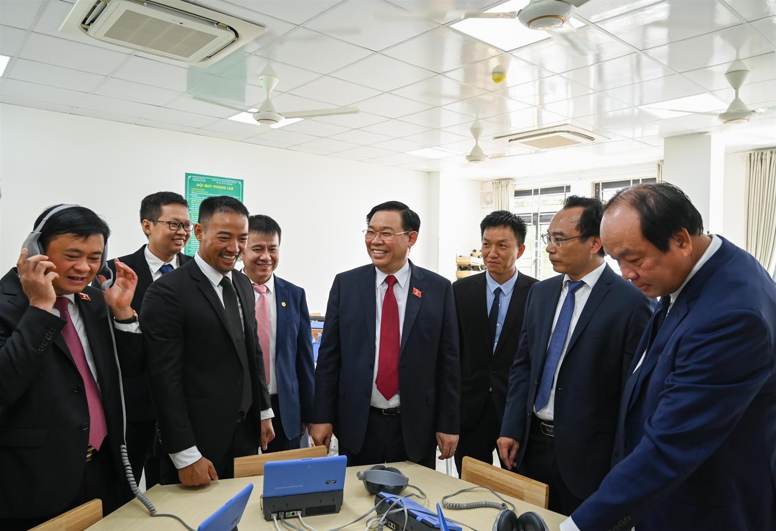 Chủ tịch Quốc hội dự Lễ khánh thành công trình Trường trung học phổ thông Kỳ Sơn