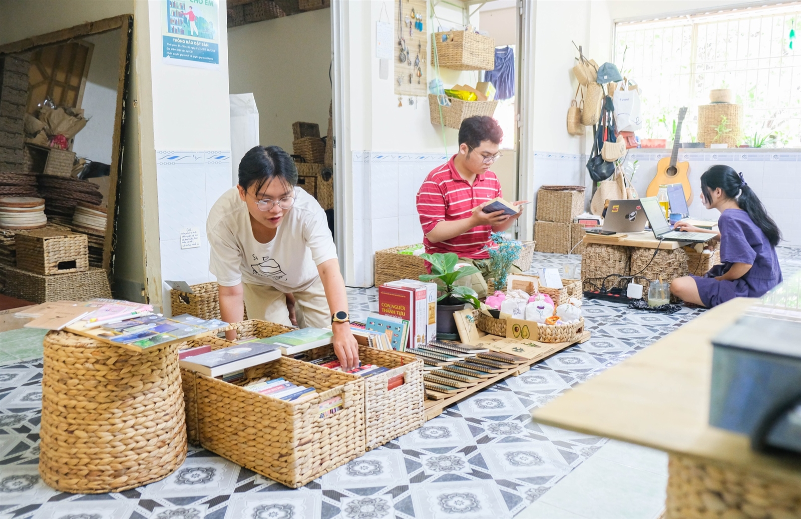 Chợ phiên không rác: Từ sống nhanh sang sống xanh