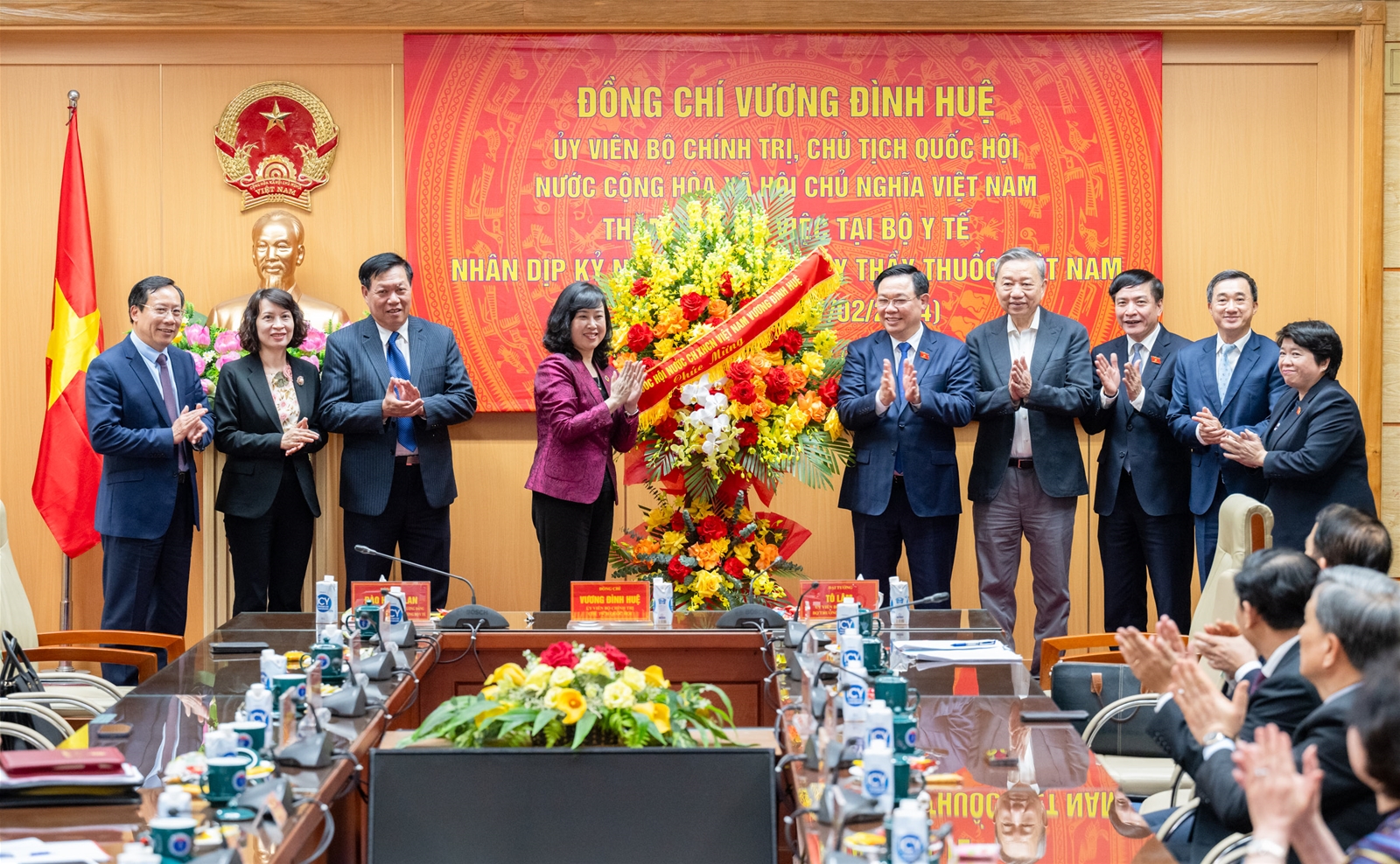 Chủ tịch Quốc hội Vương Đình Huệ: Ngành Y tế cần 