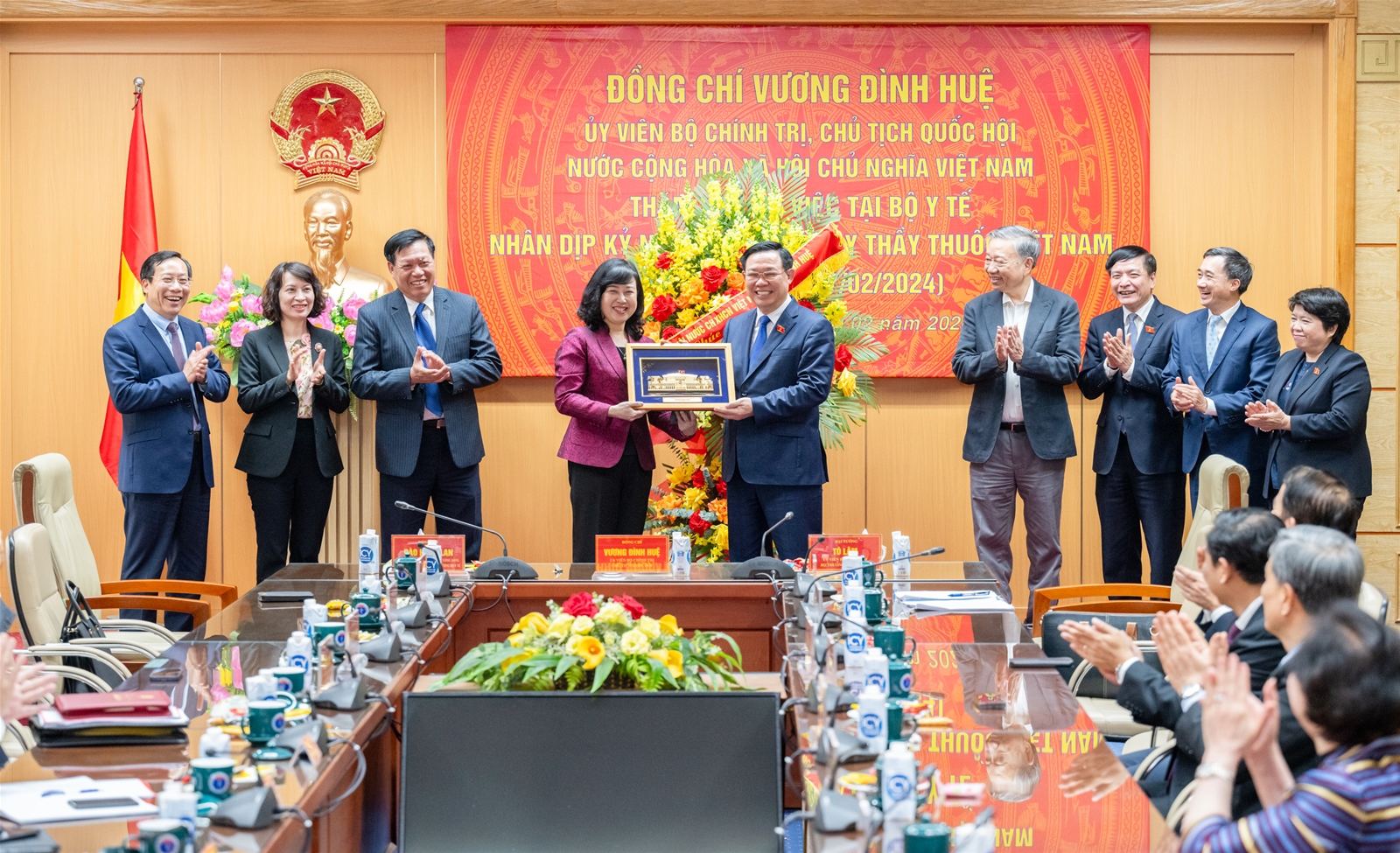 Chủ tịch Quốc hội Vương Đình Huệ: Ngành Y tế cần 