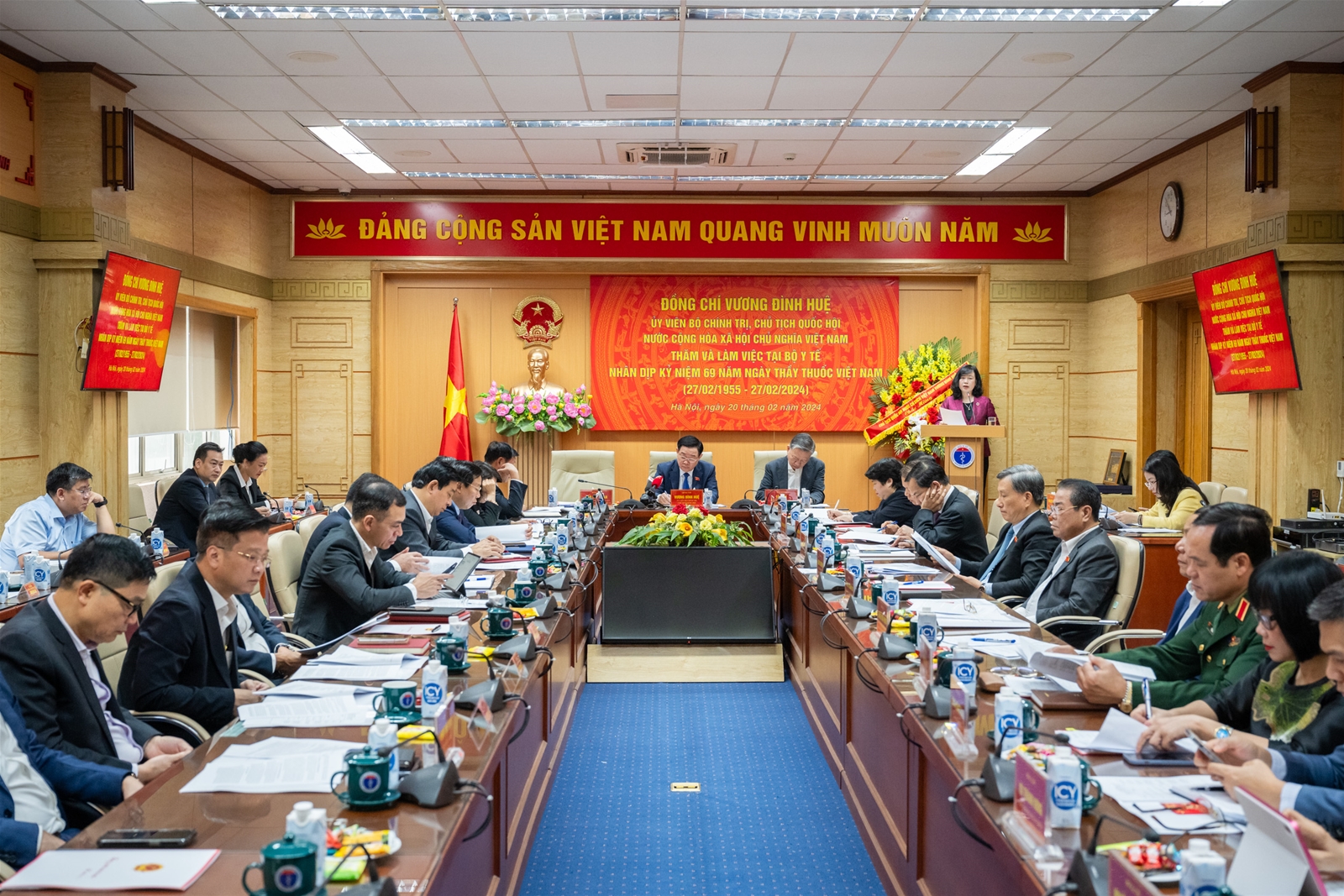 Chủ tịch Quốc hội Vương Đình Huệ: Ngành Y tế cần 