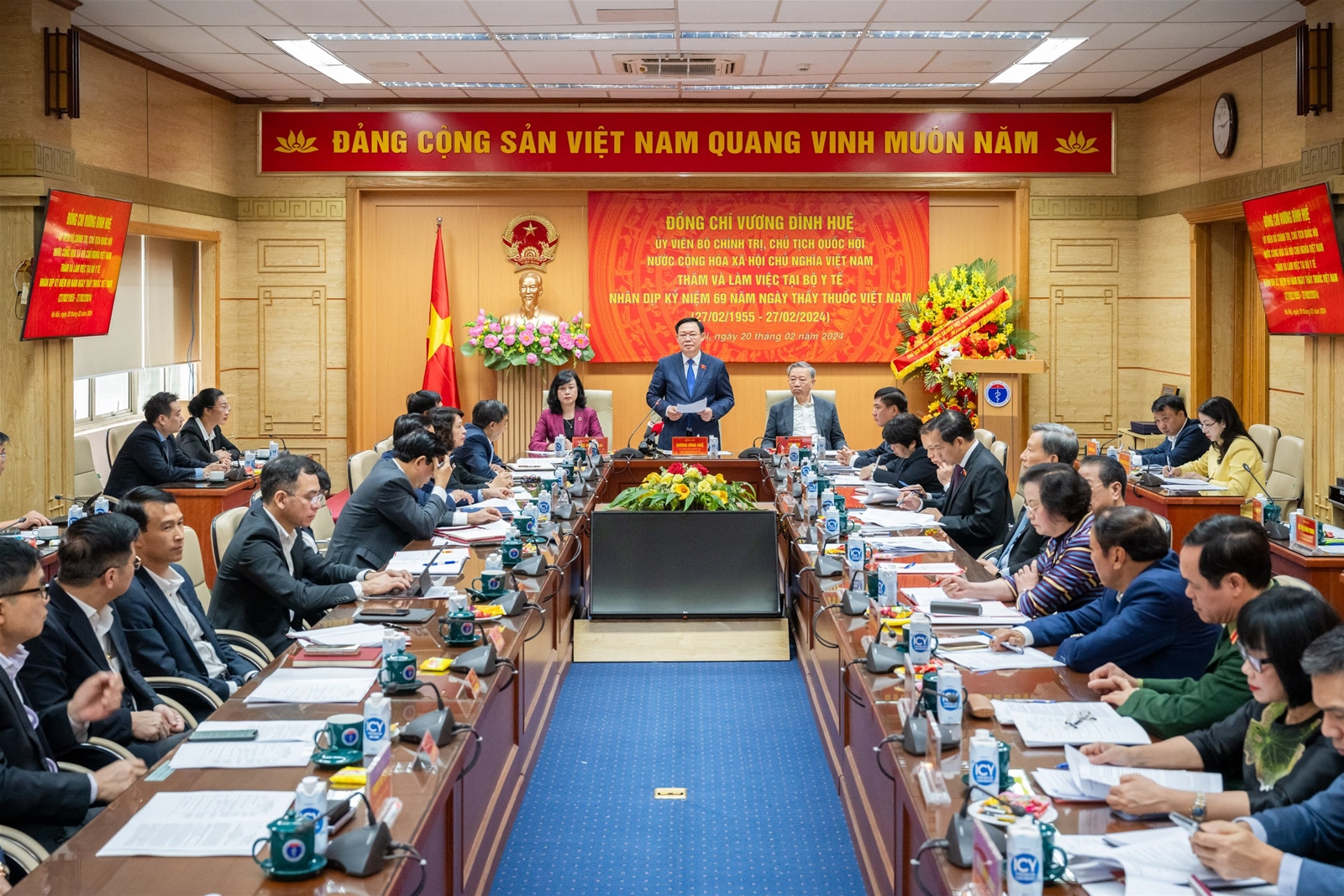 Chủ tịch Quốc hội Vương Đình Huệ: Ngành Y tế cần 