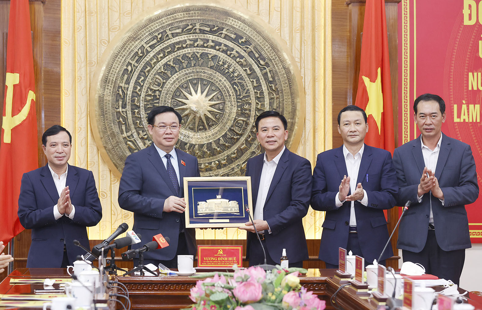 Chủ tịch Quốc hội Vương Đình Huệ làm việc với Ban Thường vụ Tỉnh ủy Thanh Hóa 