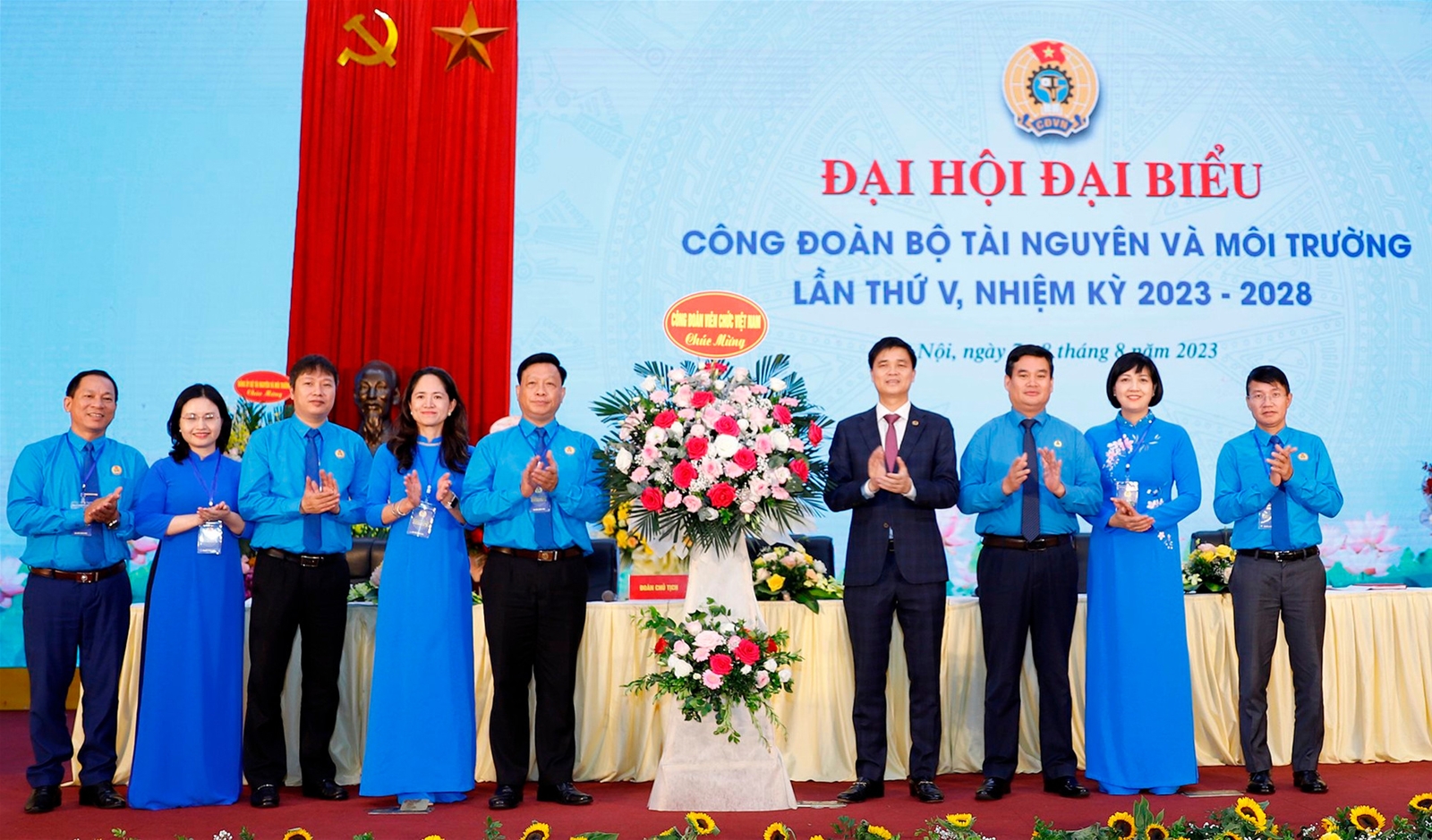 Dân chủ - Đổi mới - Đoàn kết - Sáng tạo