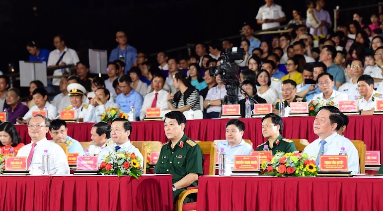 Mạnh giàu từ biển, đảo quê hương 