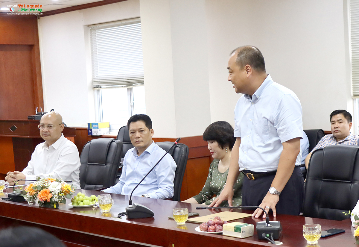Gặp mặt báo chí